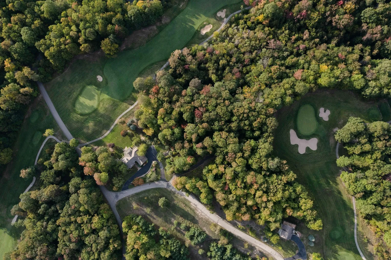 Deacon's Lodge clubhouse at Breezy Point Resort